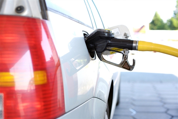 提前加满 2023开年油价第一涨：预计每升多花0.21元