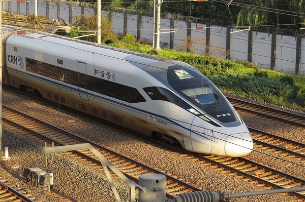 中国高铁达4.2万公里 建成世界最大的高速铁路网 从追赶到领跑