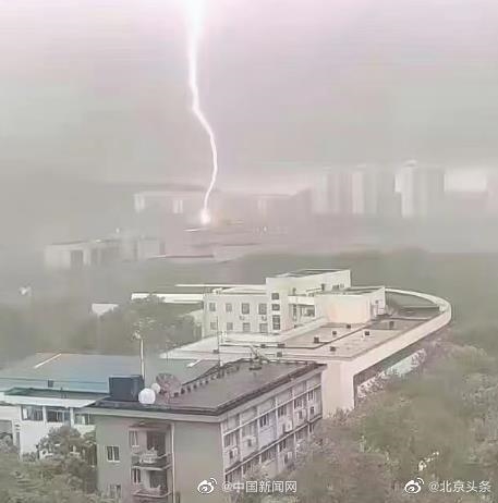 华科大有宿舍遭遇雷击？校方辟谣：天花板松动掉落 与打雷无直接关联