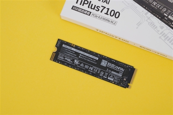 1TB仅529元！致态TiPlus 7100固态硬盘新史低 选它还是选三星？