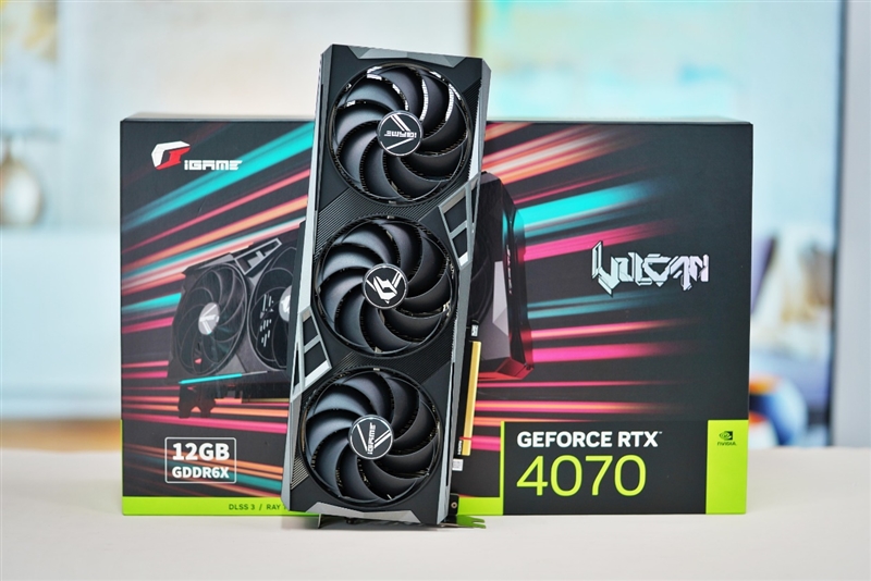 堪称堆料狂魔！iGame GeForce RTX 4070 Vulcan OC评测：游戏温度不超60度