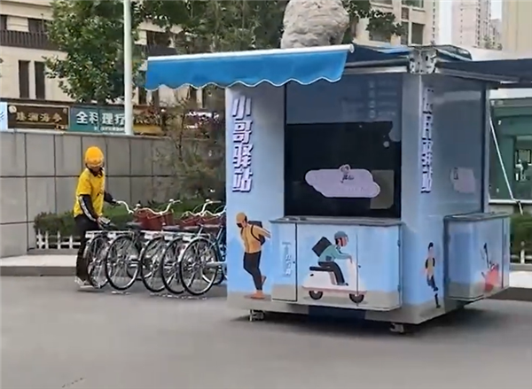 淄博一小区为外卖员配单车 网友盛赞：人性又安全