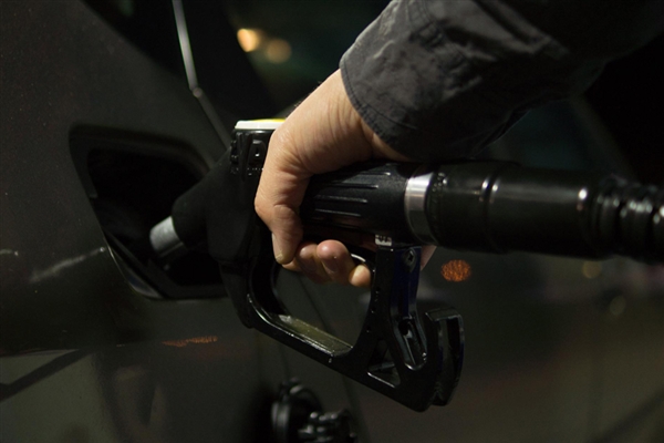 今晚油价或迎年内“最大跌幅”！95号汽油有望回归7元时代