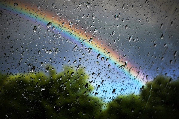 暴雨致宿舍停电 学生合唱《海阔天空》：是青春的力量