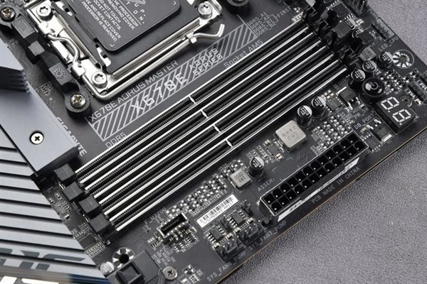 DDR5内存便宜了 装机选64G还是7000MHz？