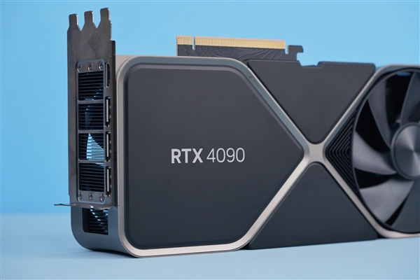 2500W的至尊电源诞生：跑四块RTX 4090毫无压力！