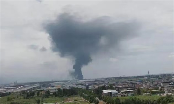 比亚迪西安工厂起火 现场浓烟滚滚！官方回应