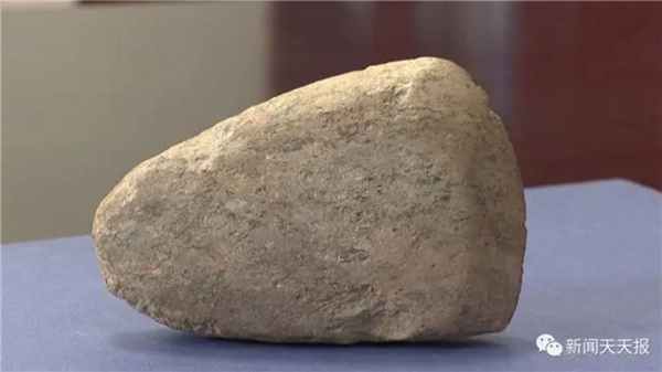 男子发现捡回家两年的石头是文物 已无偿捐赠：网友惊叹
