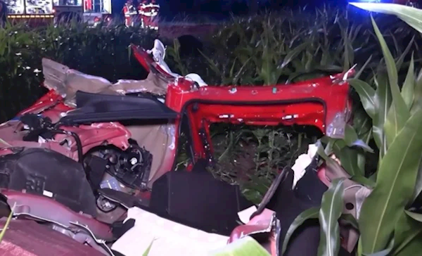 一特斯拉在德国遭惨烈事故：车辆碎成一地 司机当场死亡
