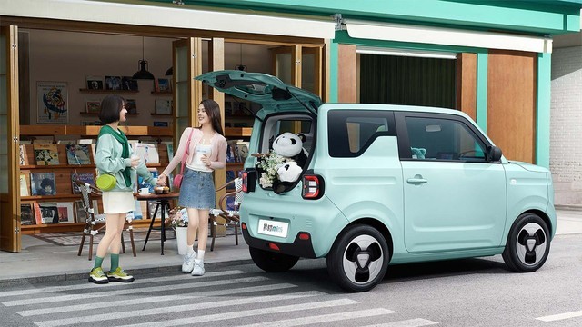 对标五菱宏光 MINI EV，吉利熊猫 mini 电车开售：3.99-5.39 万