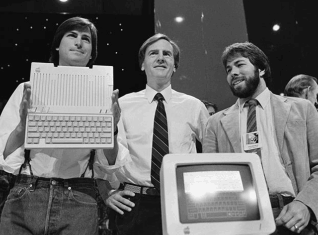 初代苹果电脑拍卖价超350万 价值一套房