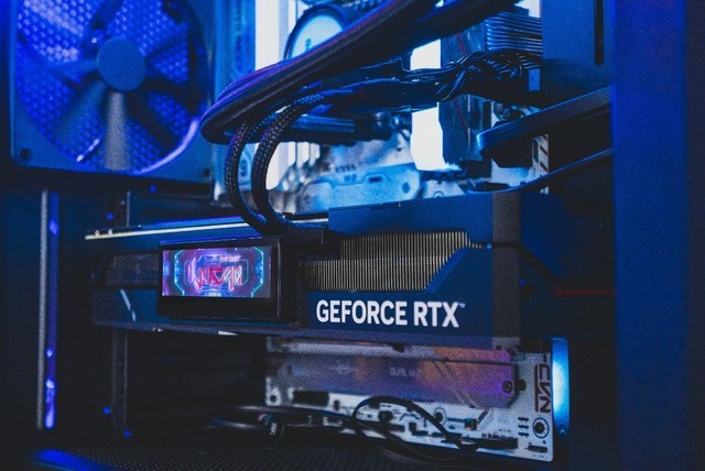 上号打重锤！iGame RTX 4070 Ti开启DLSS 3高帧爽游2077