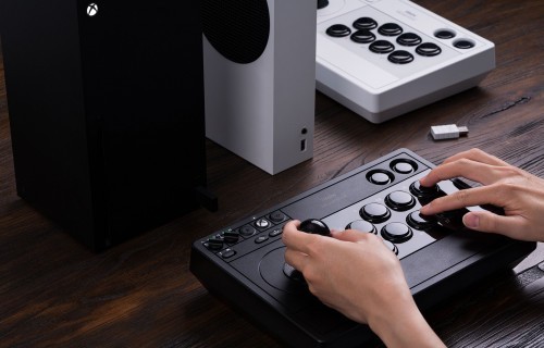 八位堂（8BitDo）新品发布：微软授权无线连接 Xbox 主机的街机摇杆