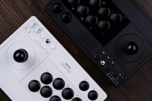 八位堂（8BitDo）新品发布：微软授权无线连接 Xbox 主机的街机摇杆