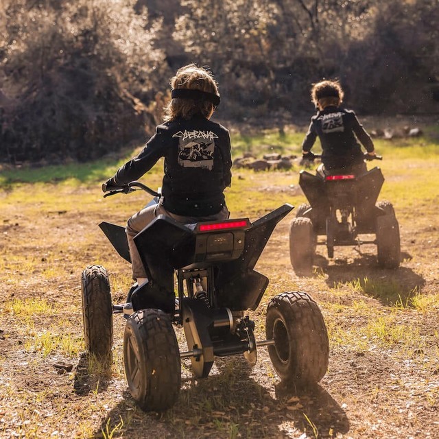 特斯拉 Cyberquad 玩具车上架，定价 11990元，续航 13 公里