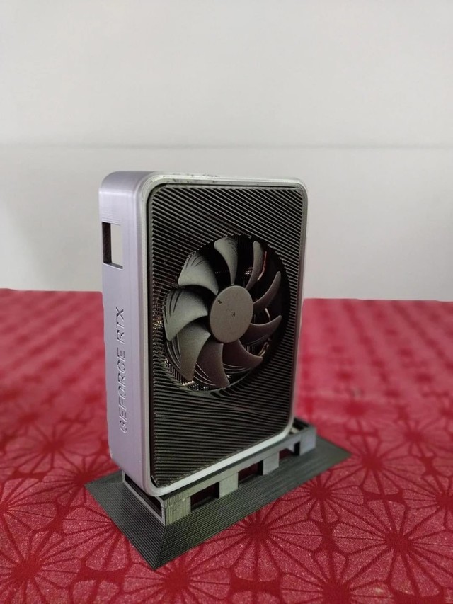 玩家打造RTX 3060 ITX “公版”显卡，内置猫头鹰风扇