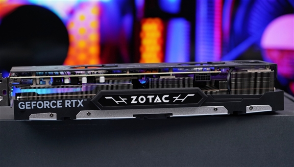 奢华散热！索泰RTX 4070天启OC显卡图赏