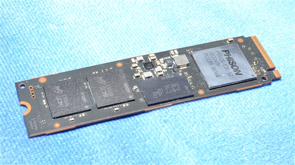 史上最快消费级SSD：直冲12.4GB/s！只能坚持20秒