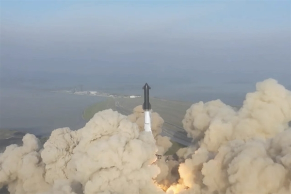 马斯克SpaceX星舰发射失败：惨烈爆炸 当空“放烟花”