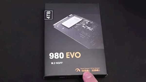 科技博主300元网购三星4TB SSD翻车：通电测速无语了